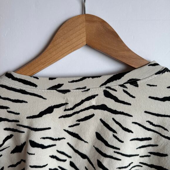 Velvet By Graham and Spencer lightweight cotton sweatshirt size medium - Picture 6 of 13